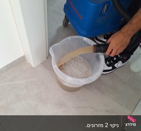 מכונת ניקוי שואבת מים מלוכלכים לדלי